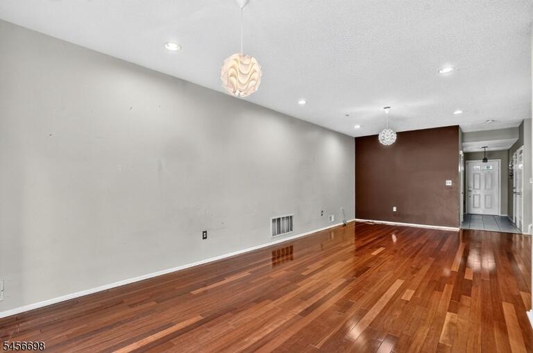 Property listing MLS 4049521 photo 4