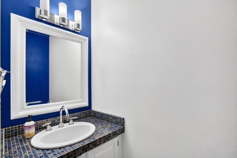 Property listing MLS 4049521 photo 9