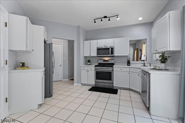 Property listing MLS 4049548 photo 10