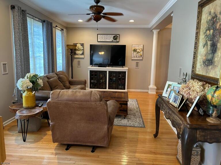 Property listing MLS 4049646 photo 2