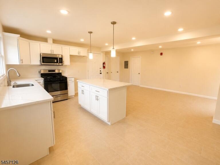 Property listing MLS 4049649 photo 2