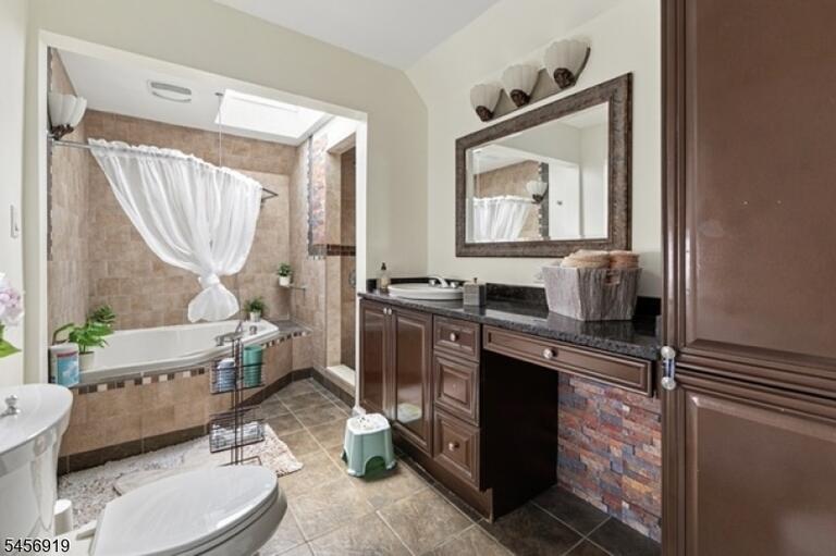 Property listing MLS 4049660 photo 15