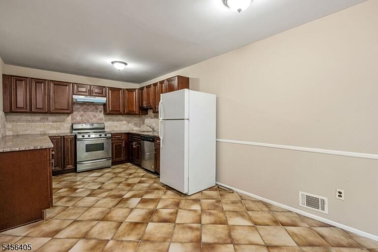 Property listing MLS 4049672 photo 13