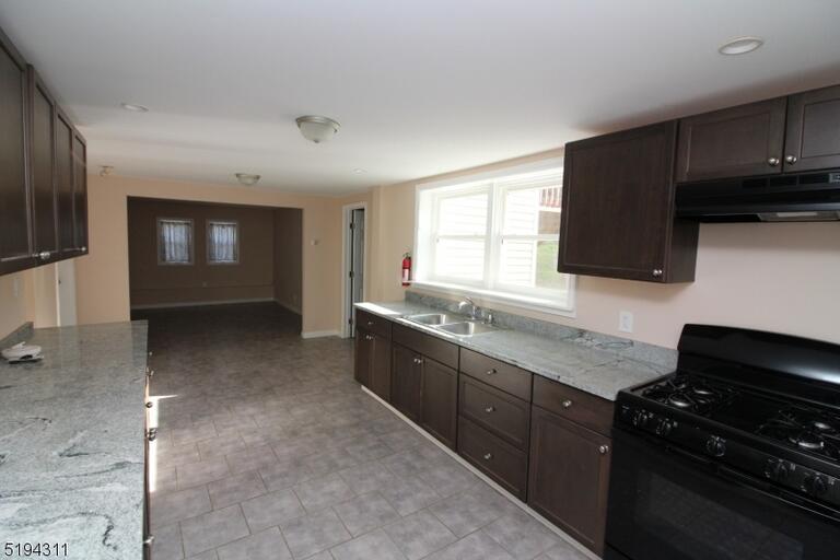 Property listing MLS 4049693 photo 2