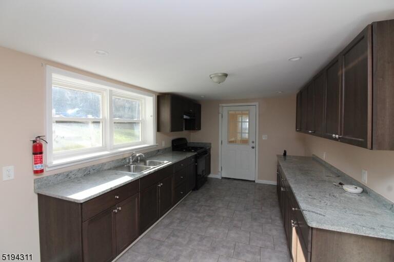 Property listing MLS 4049693 photo 3