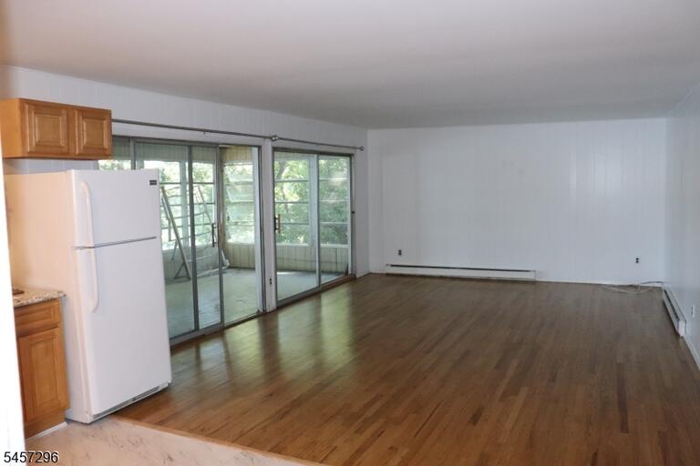 Property listing MLS 4049745 photo 2