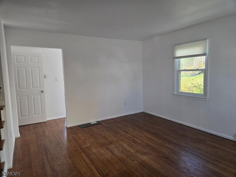 Property listing MLS 4049801 photo 4