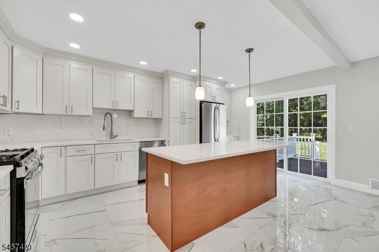 Property listing MLS 4049825 photo 11