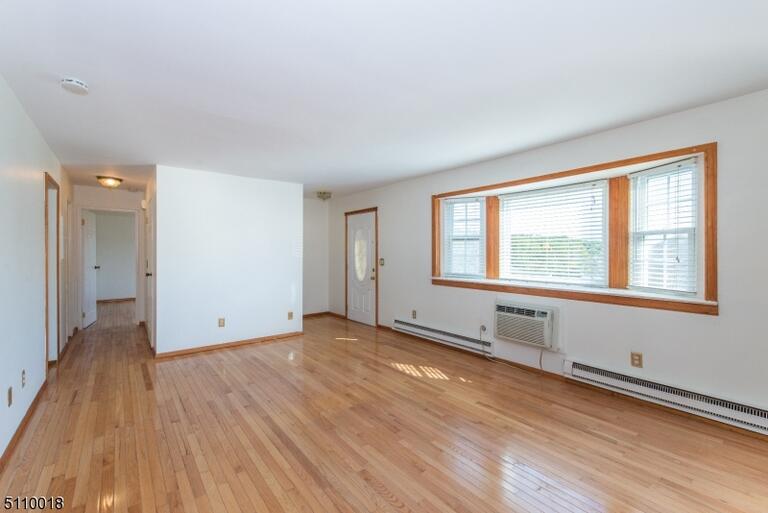 Property listing MLS 4049830 photo 4