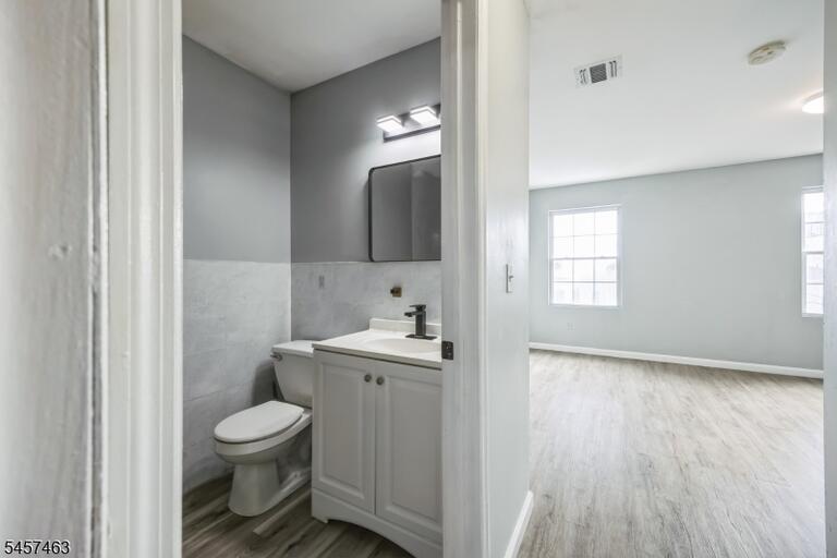 Property listing MLS 4049869 photo 2