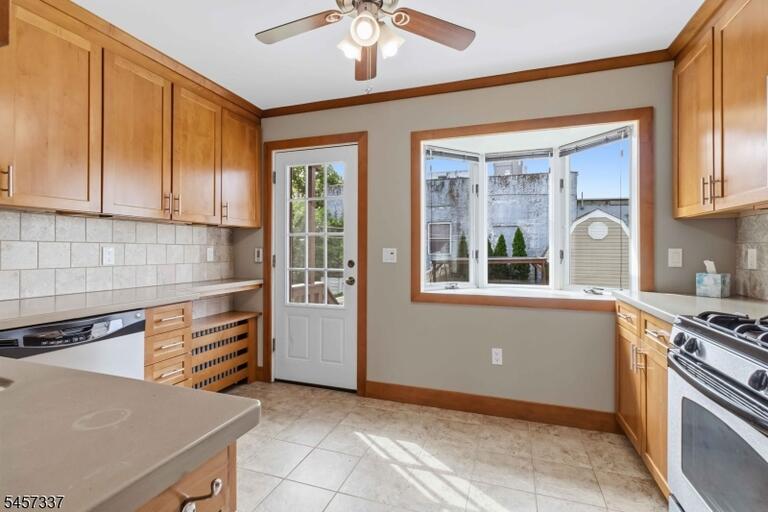 Property listing MLS 4049893 photo 12