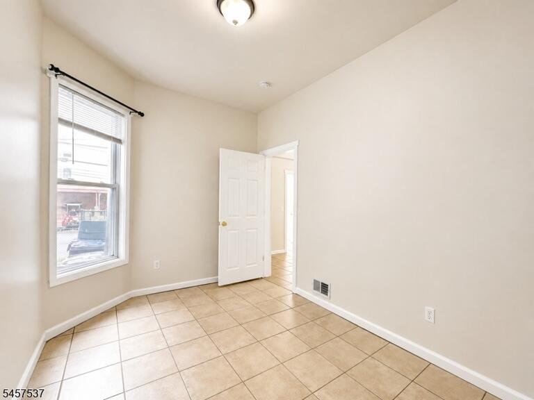 Property listing MLS 4049921 photo 10