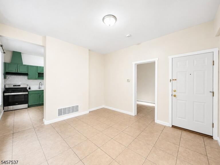 Property listing MLS 4049921 photo 8
