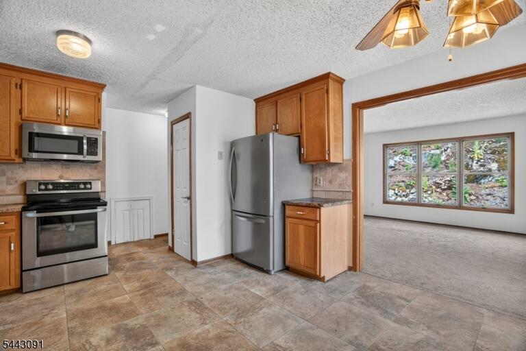 Property listing MLS 4049999 photo 11