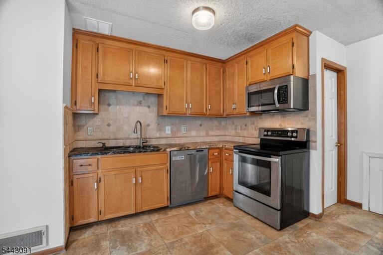 Property listing MLS 4049999 photo 14