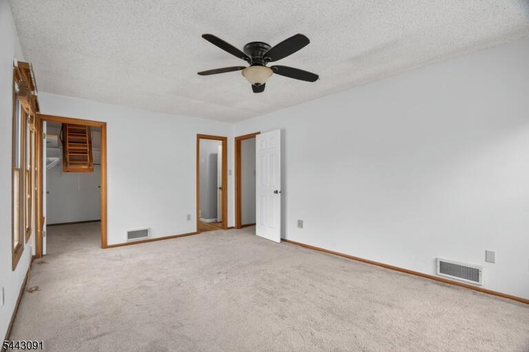 Property listing MLS 4049999 photo 19