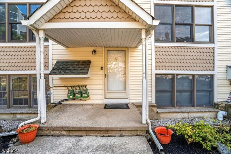 Property listing MLS 4049999 photo 2
