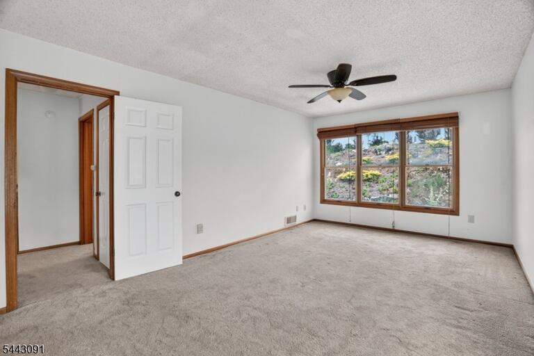 Property listing MLS 4049999 photo 20