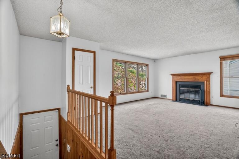 Property listing MLS 4049999 photo 4
