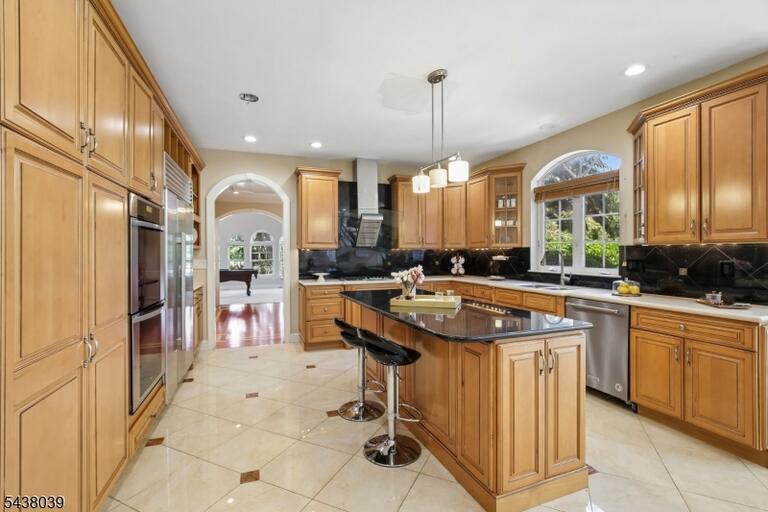 Property listing MLS 4050009 photo 12