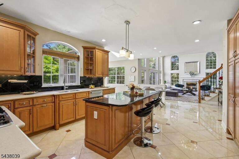 Property listing MLS 4050009 photo 13
