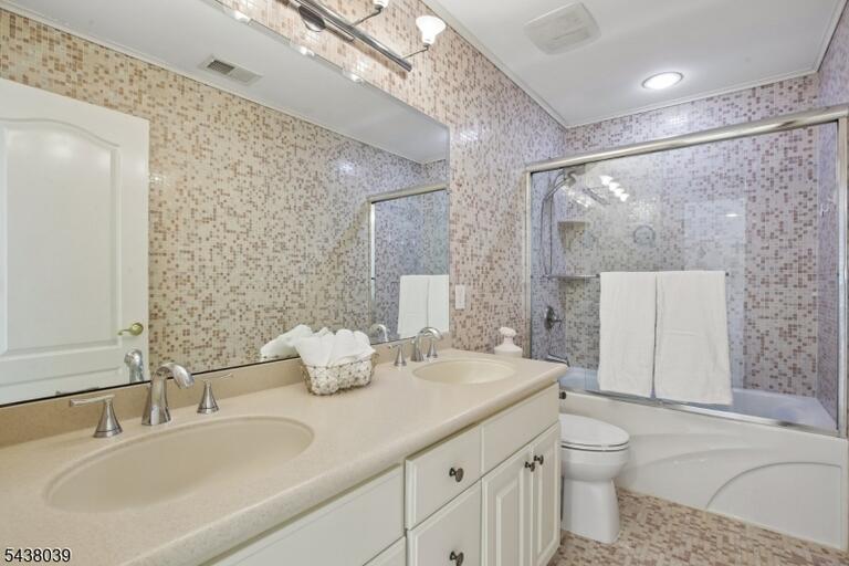 Property listing MLS 4050009 photo 21