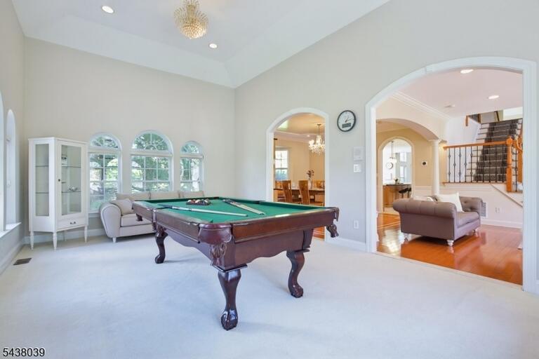 Property listing MLS 4050009 photo 39