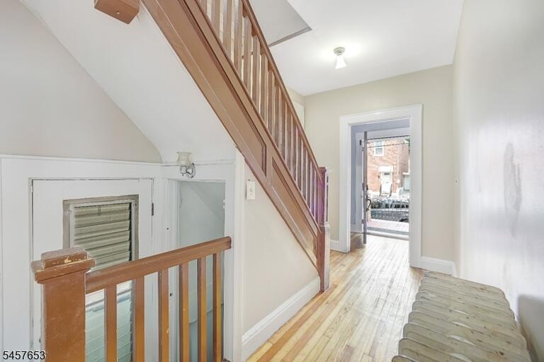Property listing MLS 4050020 photo 4