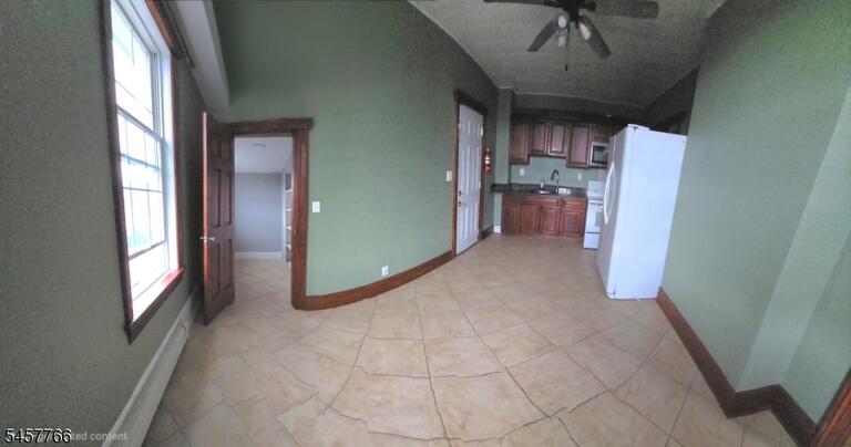 Property listing MLS 4050117 photo 3