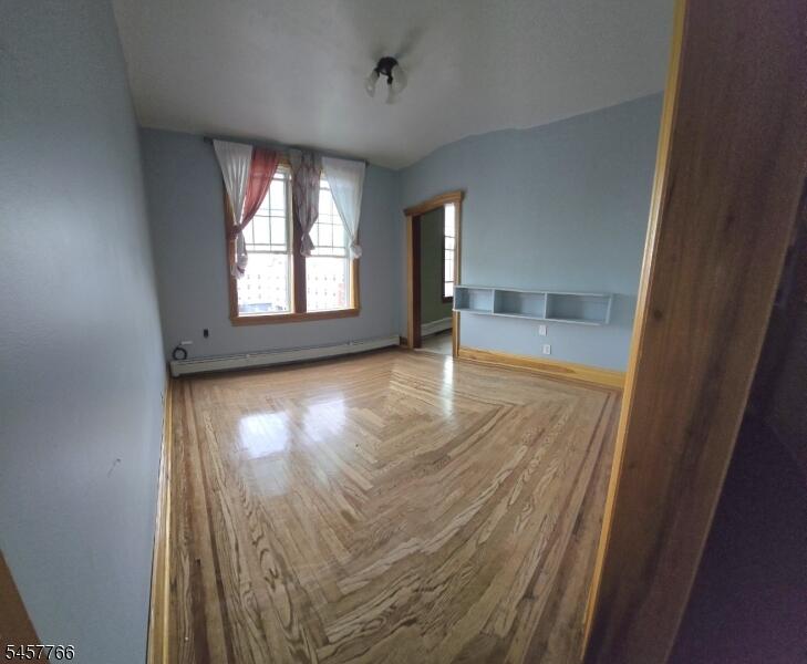Property listing MLS 4050117 photo 4