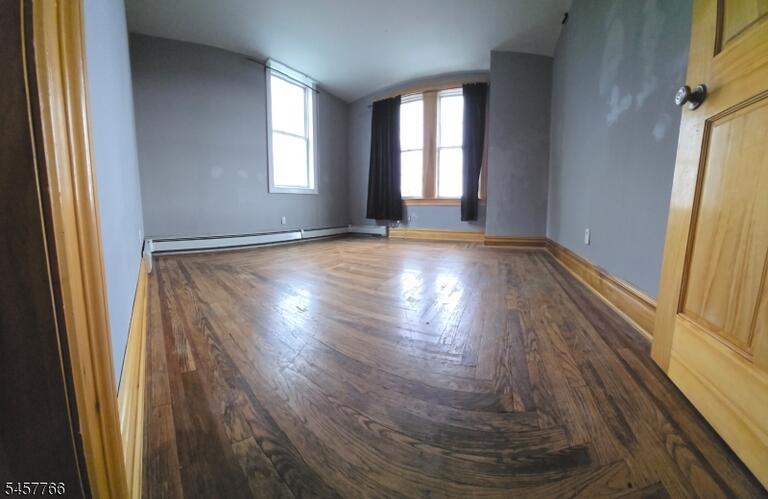 Property listing MLS 4050117 photo 5
