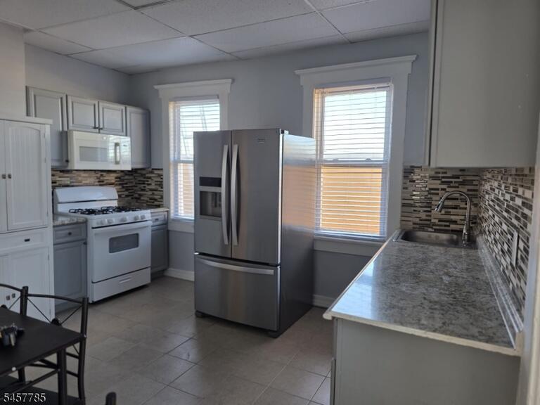Property listing MLS 4050170 photo 2