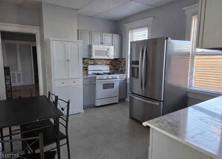 Property listing MLS 4050170 photo 3