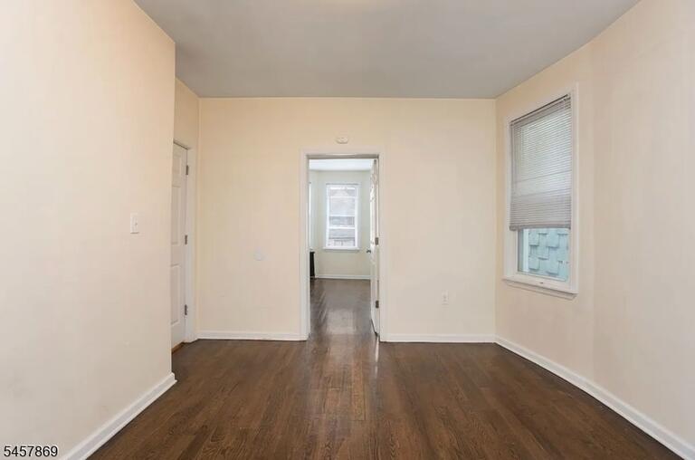 Property listing MLS 4050178 photo 4