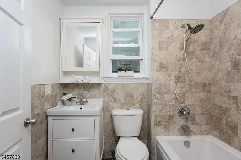 Property listing MLS 4050178 photo 9