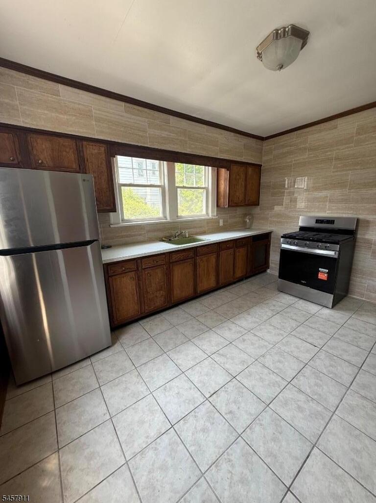 Property listing MLS 4050205 photo 2