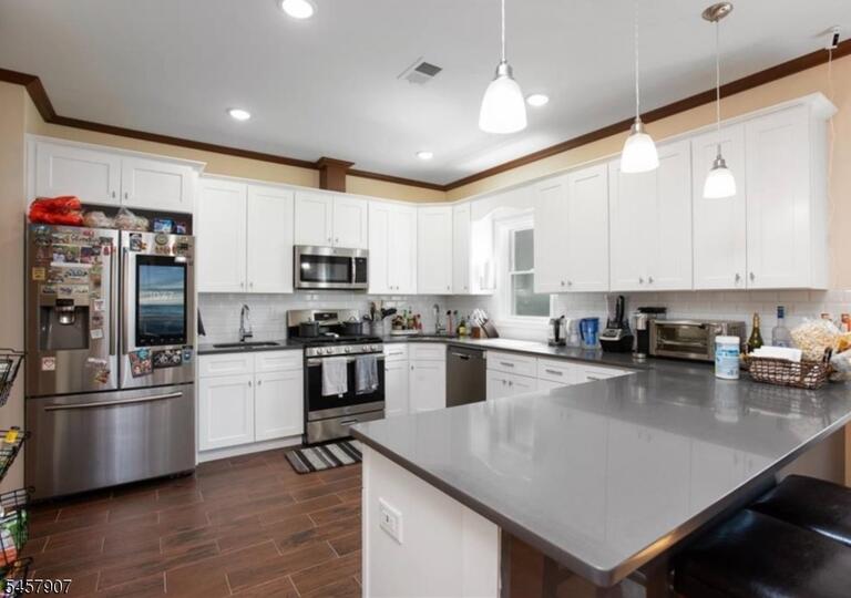 Property listing MLS 4050206 photo 4