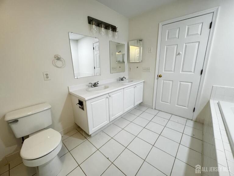 Photo 17 of 102 Wellington Park Drive, South Brunswick NJ 08540, South Brunswick, NJ