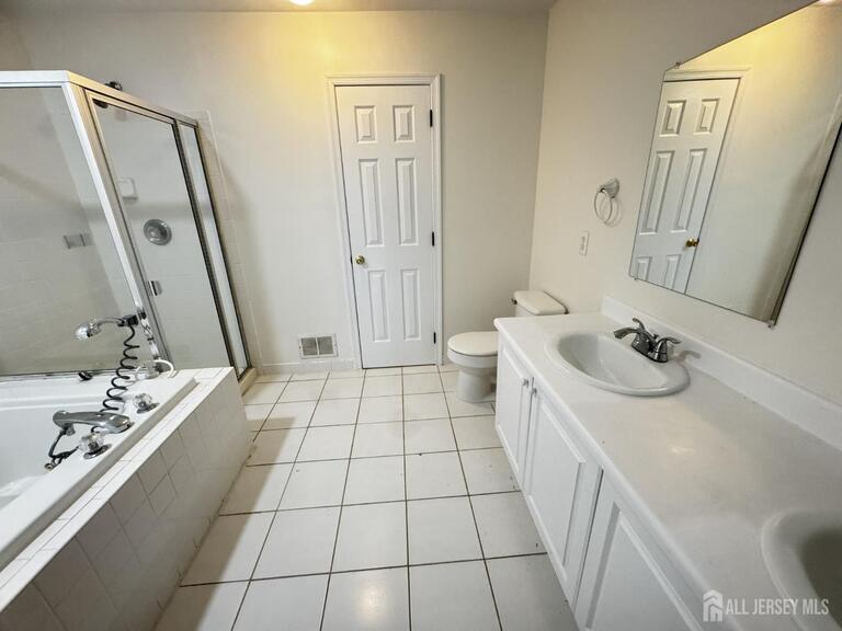 Photo 18 of 102 Wellington Park Drive, South Brunswick NJ 08540, South Brunswick, NJ