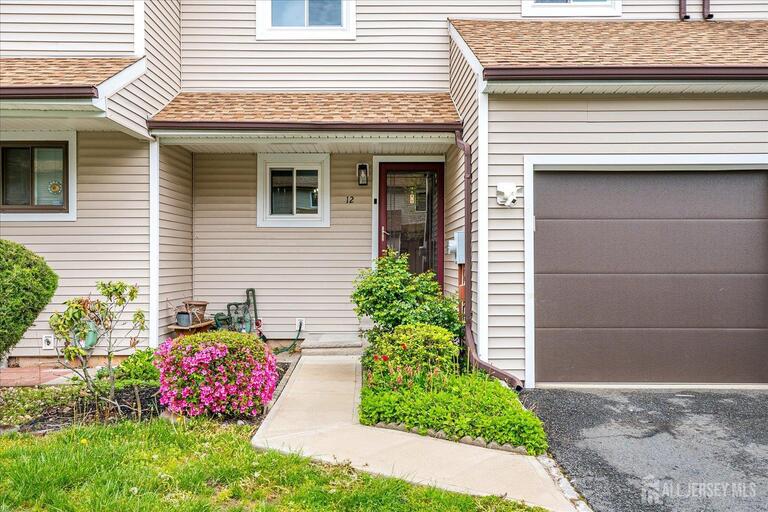 Photo 3 of 12 Tulip Court, Edison NJ 08820, Edison, NJ
