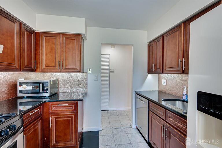 Photo 11 of 1111 Green Hollow Drive, Iselin NJ 08830, Iselin, NJ