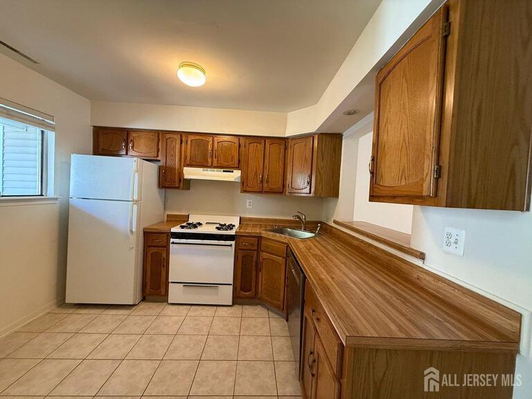 Photo 6 of 12 Sunflower Court, Edison NJ 08820, Edison, NJ