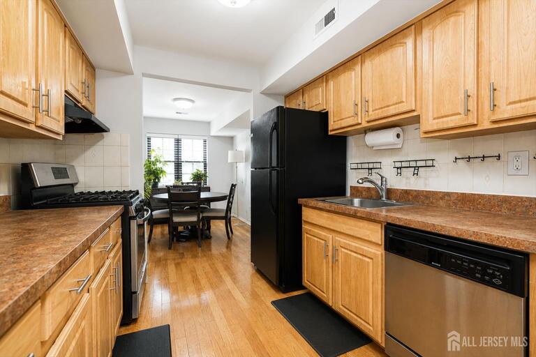 Photo 4 of 207 Sierra Court # A, Woodbridge Proper NJ 07095, Woodbridge Proper, NJ