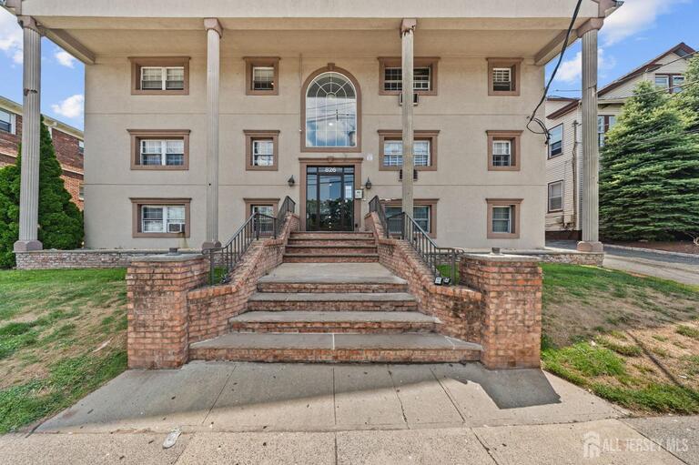 Photo 2 of 816-826 W Grand Street # 3A, Elizabeth NJ 07202, Elizabeth, NJ