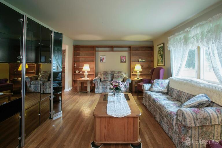 Photo 10 of 25 Huntington Road, Edison NJ 08820, Edison, NJ