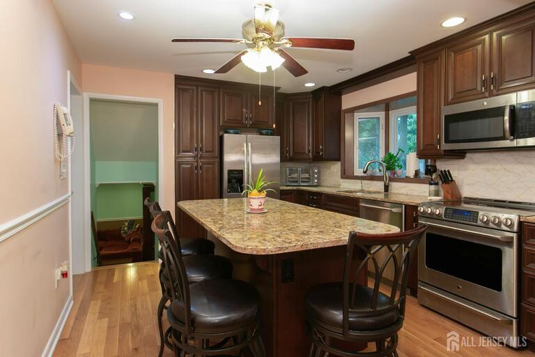 Photo 14 of 25 Huntington Road, Edison NJ 08820, Edison, NJ