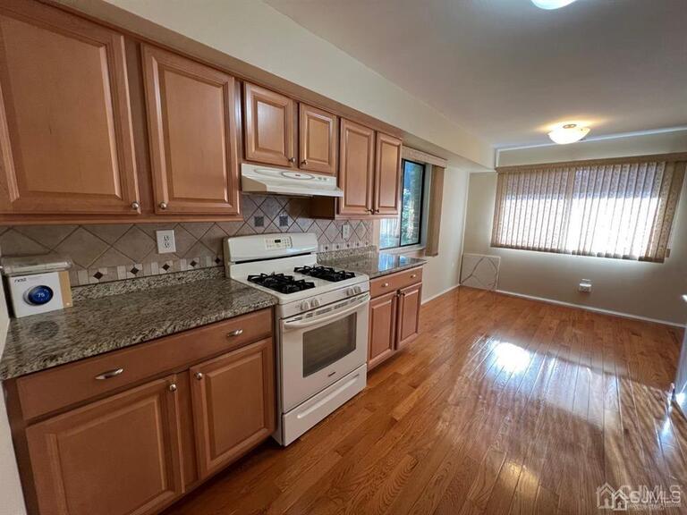 Photo 1 of 412 Edison Glen Terrace, Edison NJ 08837, Edison, NJ