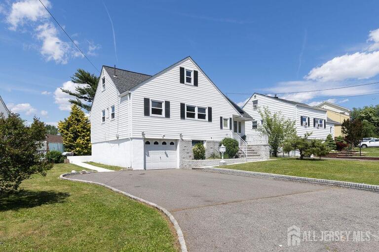 Photo 2 of 19 Jonquil Circle, Fords NJ 08863, Fords, NJ