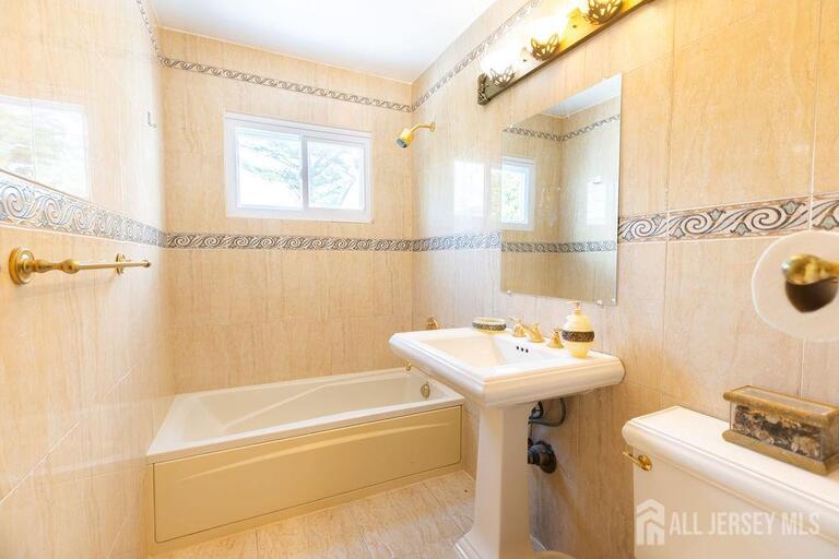 Photo 16 of 19 Jonquil Circle, Fords NJ 08863, Fords, NJ