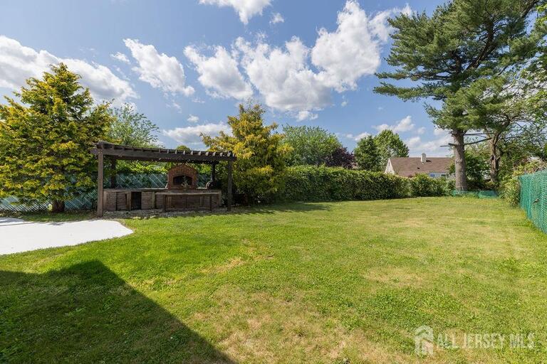 Photo 39 of 19 Jonquil Circle, Fords NJ 08863, Fords, NJ
